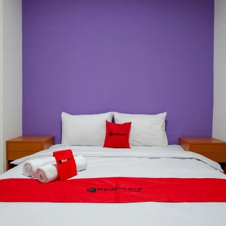 Отель Reddoorz Near Alun Alun Kaliwungu Kendal Brangsong Экстерьер фото