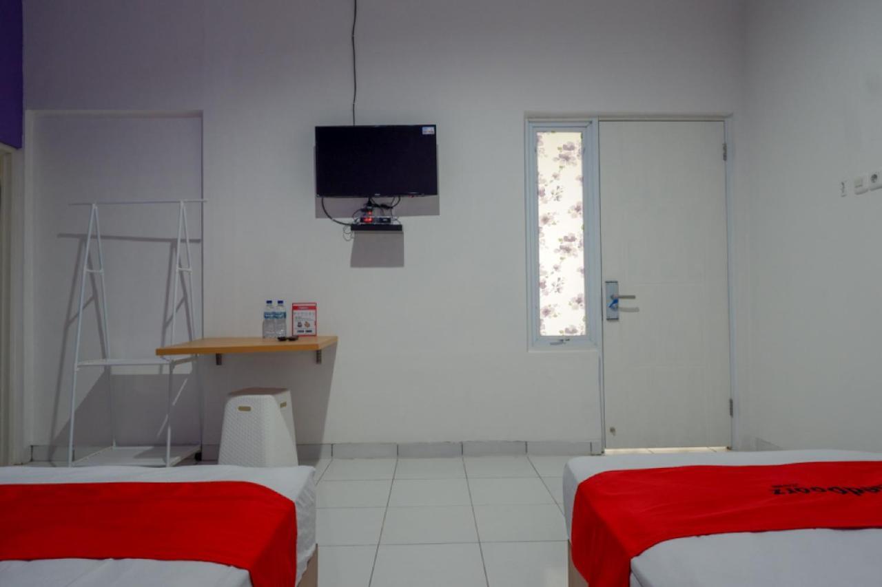 Отель Reddoorz Near Alun Alun Kaliwungu Kendal Brangsong Экстерьер фото