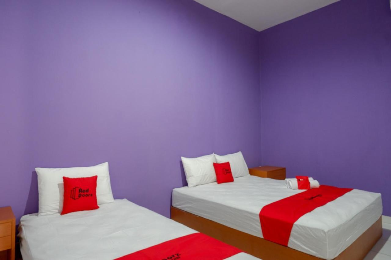 Отель Reddoorz Near Alun Alun Kaliwungu Kendal Brangsong Экстерьер фото