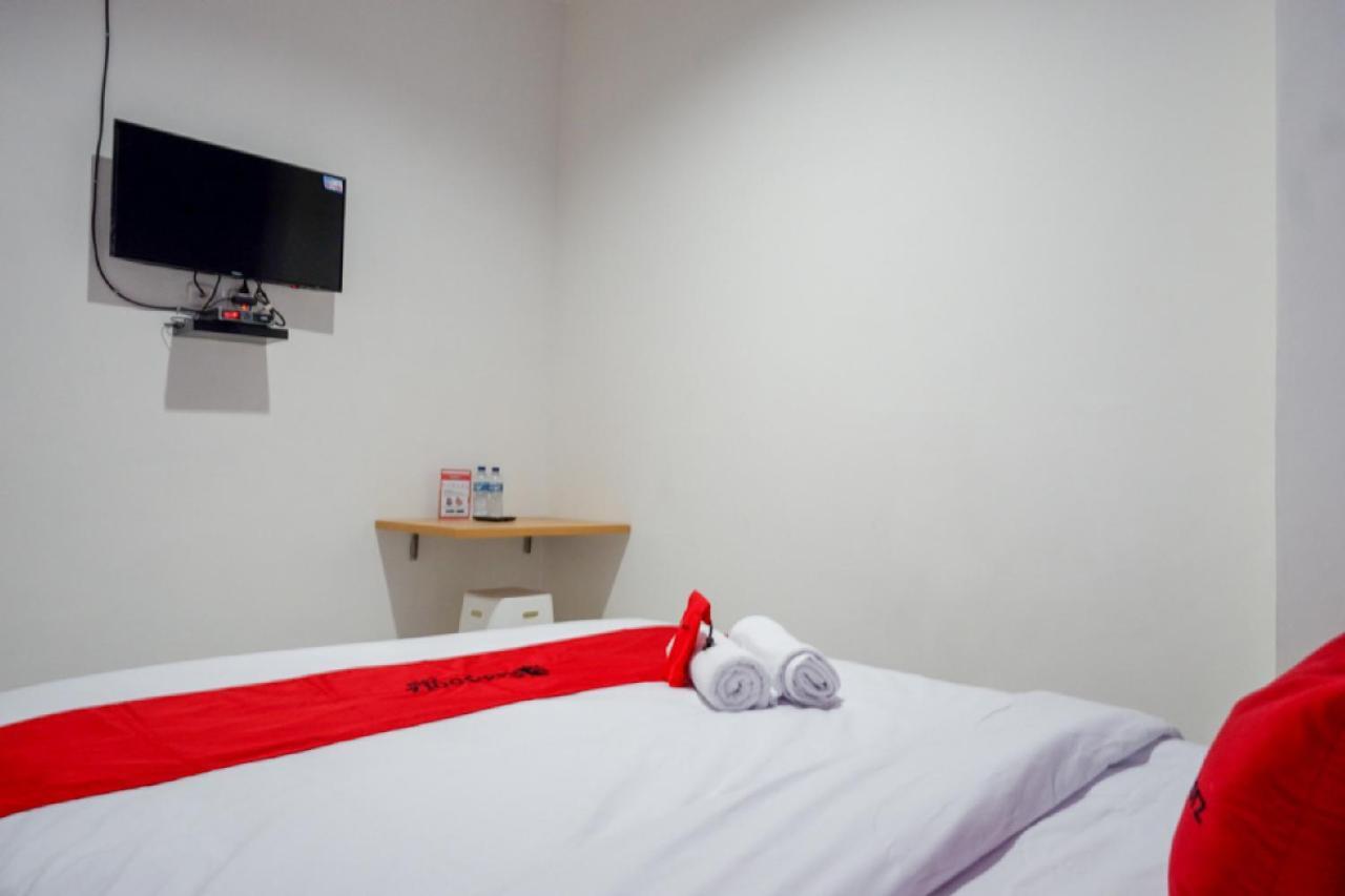 Отель Reddoorz Near Alun Alun Kaliwungu Kendal Brangsong Экстерьер фото