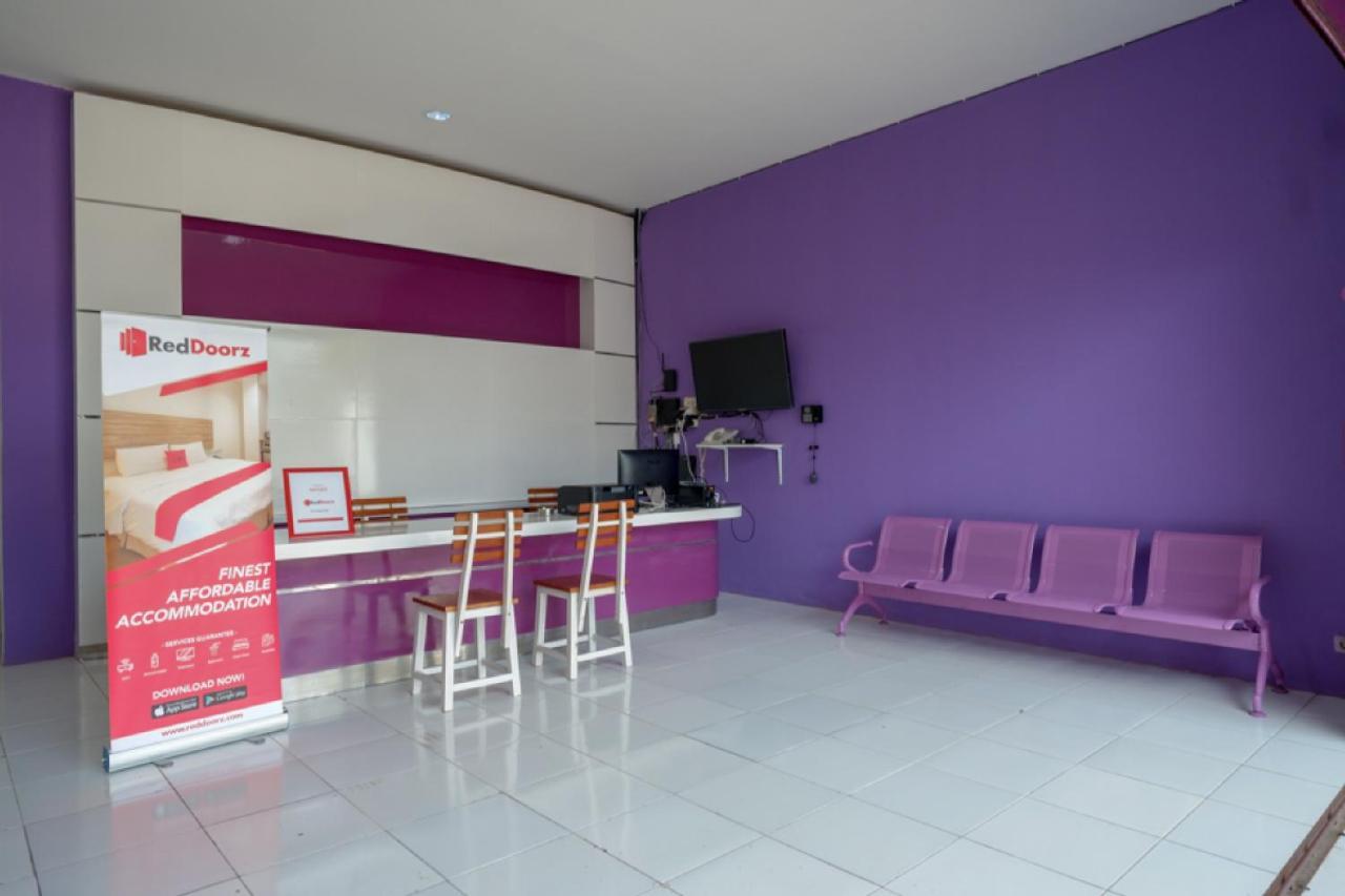 Отель Reddoorz Near Alun Alun Kaliwungu Kendal Brangsong Экстерьер фото
